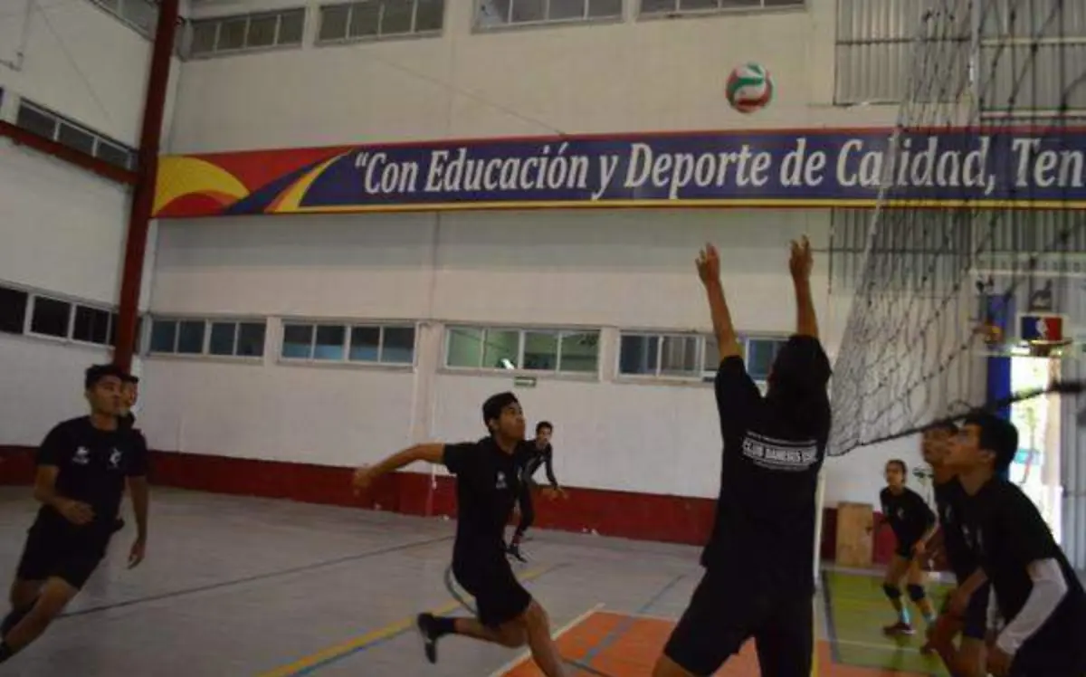 En este deporte hay diferentes formaciones, aunque normalmente se juega con dos acomodadores, o uno opuestoGUDE SERVÍN